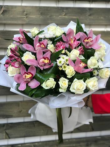 Букет цветов из: Розы и Хризантемы в Балаково