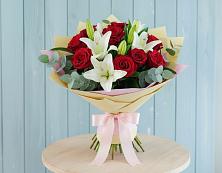Букет цветов из:  Лилии и Розы в Балаково