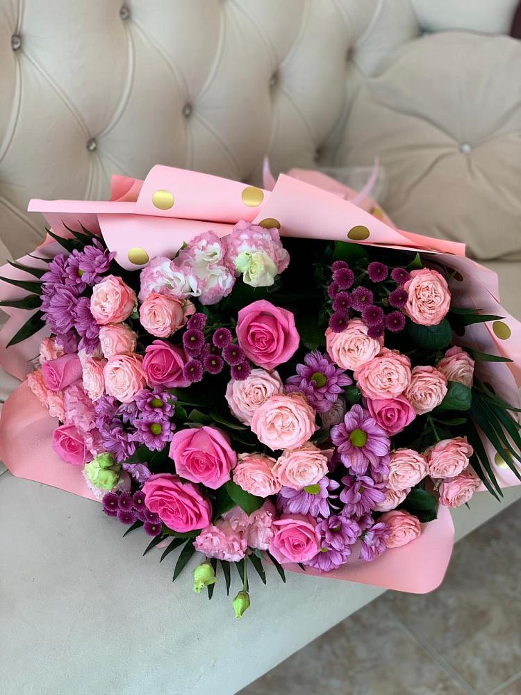 Букет цветов из: Хризантемы, Розы и Лизиантусы в Балаково