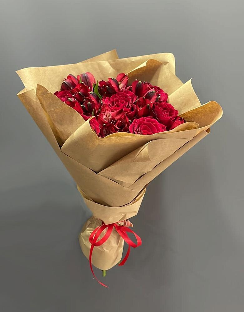 Букет цветов из: Альстромерии и Розы в Балаково