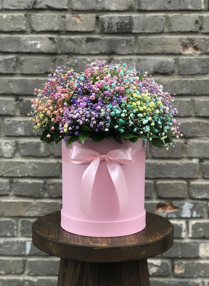 Цветочная композиция из Гипсофила и Розы в шляпной коробке в Балаково