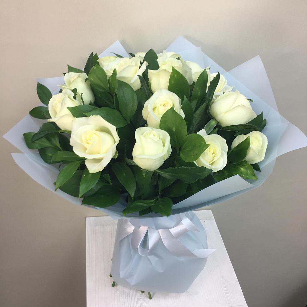 Букет 15 Белых роз Проуд в Балаково