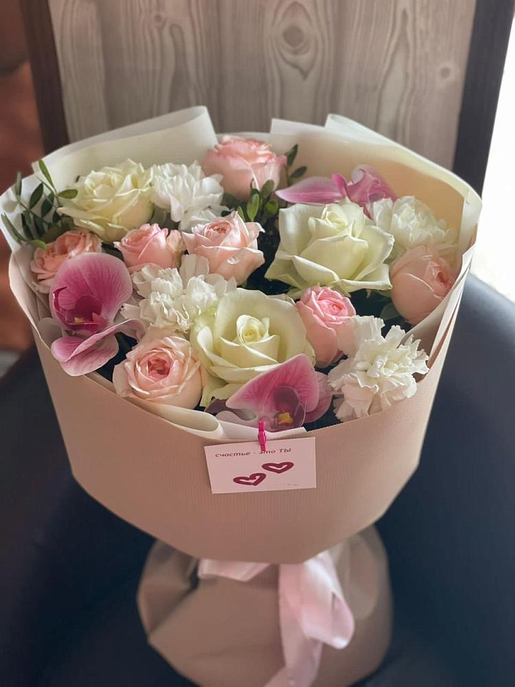 Букет цветов из: Орхидеи, Розы и Гвоздики в Балаково