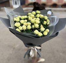 Букет Белые кустовые розы Солинеро в Балаково