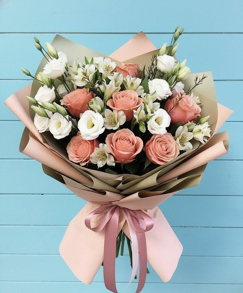 Букет цветов из: Розы, Альстромерии и Лизиантусы в Балаково