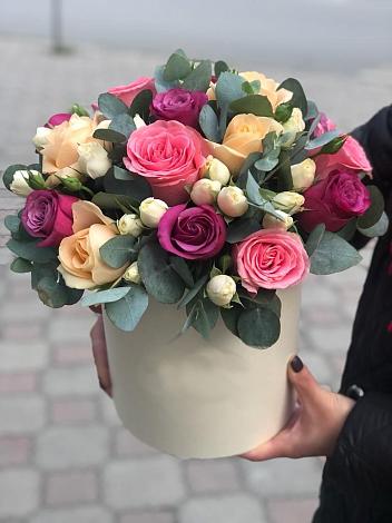 Цветочная композиция из Розы в шляпной коробке в Балаково