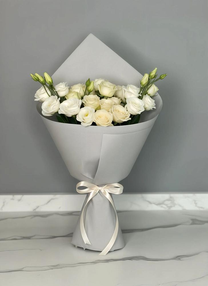 Букет цветов из: Розы и Лизиантусы в Балаково