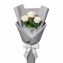 Букет 3 белые розы в Балаково