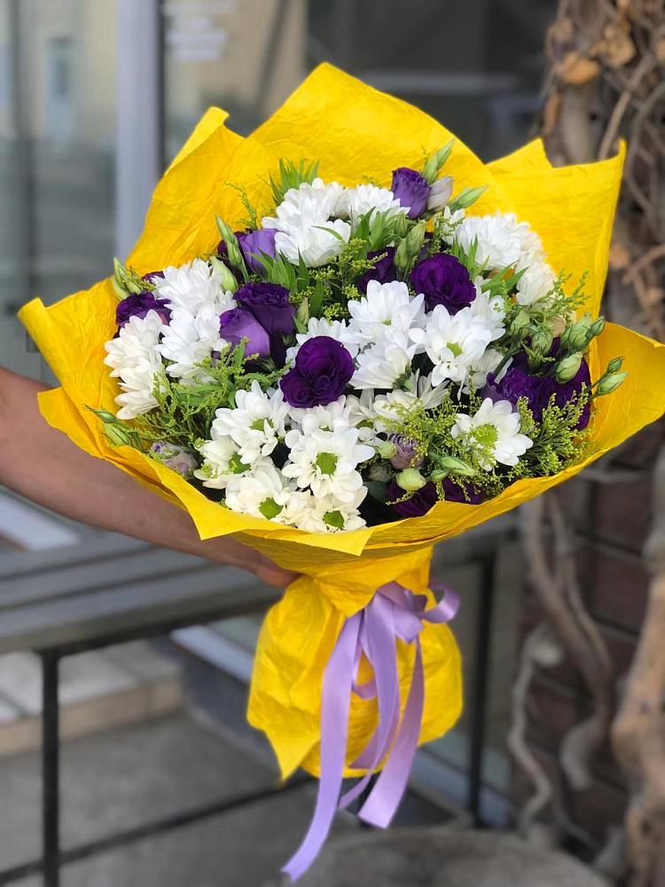 Букет цветов из: Ирисы, Хризантемы и Ромашки в Балаково