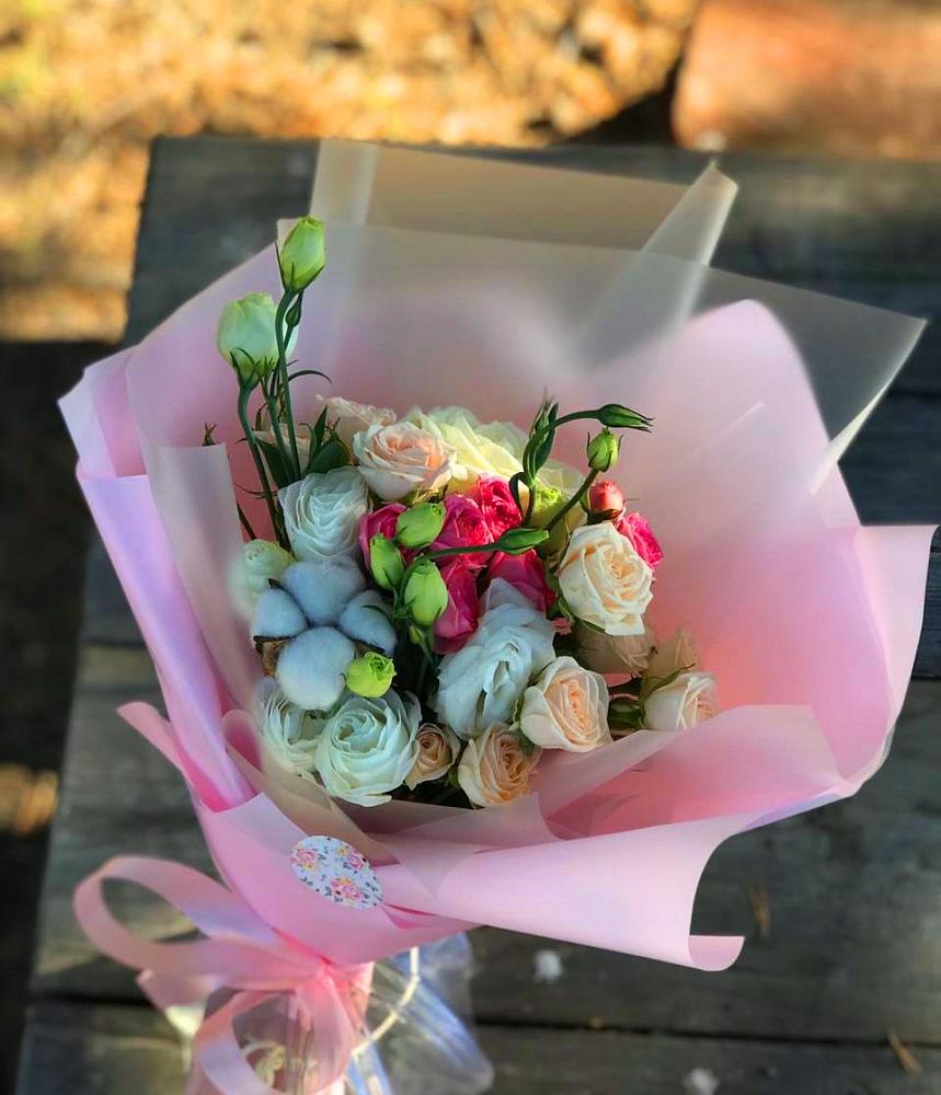 Букет цветов из: Розы и Лизиантусы в Балаково