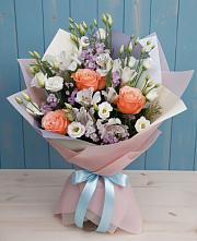 Букет цветов из:  Лизиантусы, Розы, Альстромерии и Гипсофила в Балаково