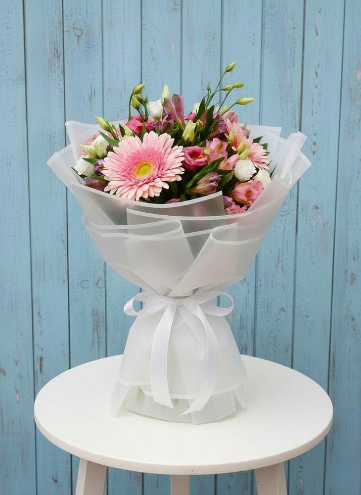 Букет цветов из: Герберы, Альстромерии и Лизиантусы в Балаково