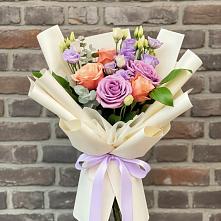 Букет цветов из:  Лизиантусы и Розы в Балаково