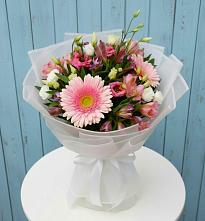 Букет цветов из:  Герберы, Альстромерии и Лизиантусы в Балаково