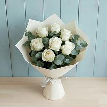 Букет Белые розы в Эвкалипте в Балаково