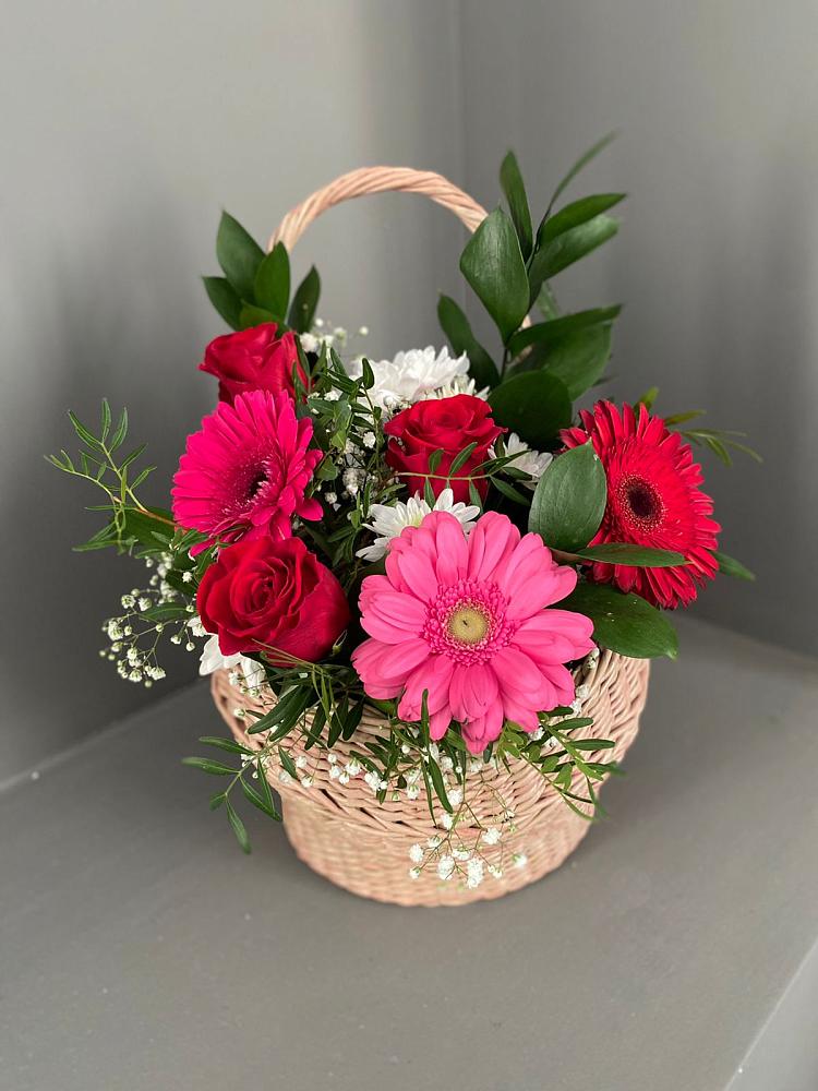 Цветочная композиция из Розы, Хризантемы и Герберы в корзине в Балаково